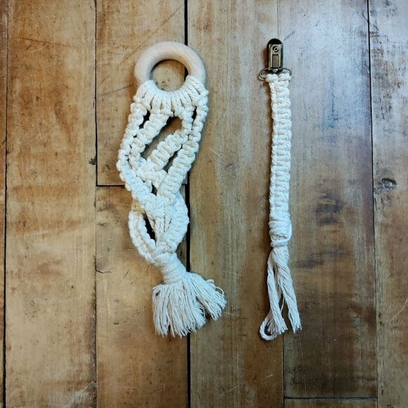 Baby teething ring pacifier clip handmade handwoven cream wooden ring new - Picture 6 of 7